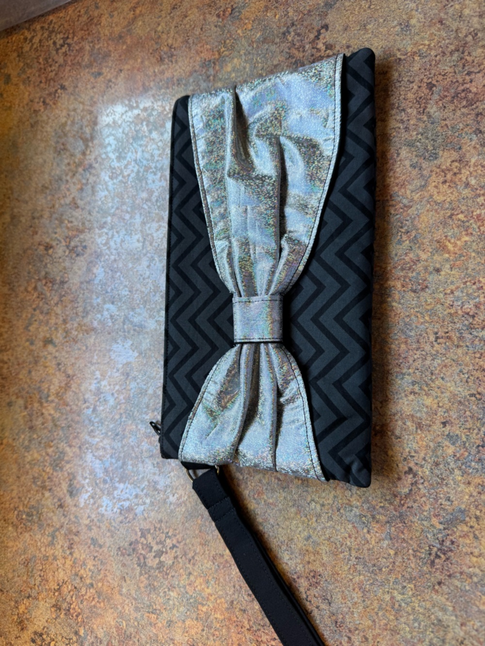 Chevron clutch